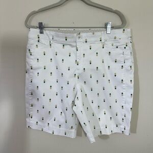 Intro. ❤️ sz 14   Love The Fit Bermuda shorts in white pineapple print